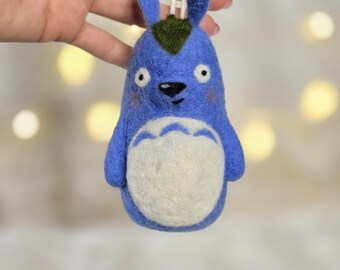 Naaldvilten kerstornament: figuur van blauwe wol