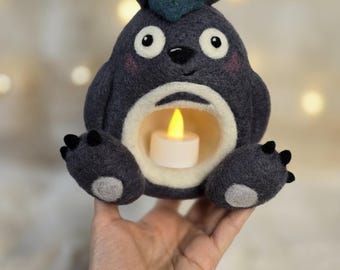 Naaldvilten Totoro-nachtlamp: handgemaakte wollen figuur met kaars