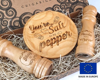 Salz- und Pfeffermühle Maßanfertigung + Stützplatte. 100% Holzmühle Salz- und Pfefferstreuer. Perfektes Geschenk für Paare,. Lasergravur