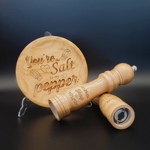 Salz und Pfeffermühle Maßanfertigung Stützplatte. 100% Holzmühle Salz und Pfefferstreuer. Perfektes Geschenk für Paare,. Lasergravur Bild 9