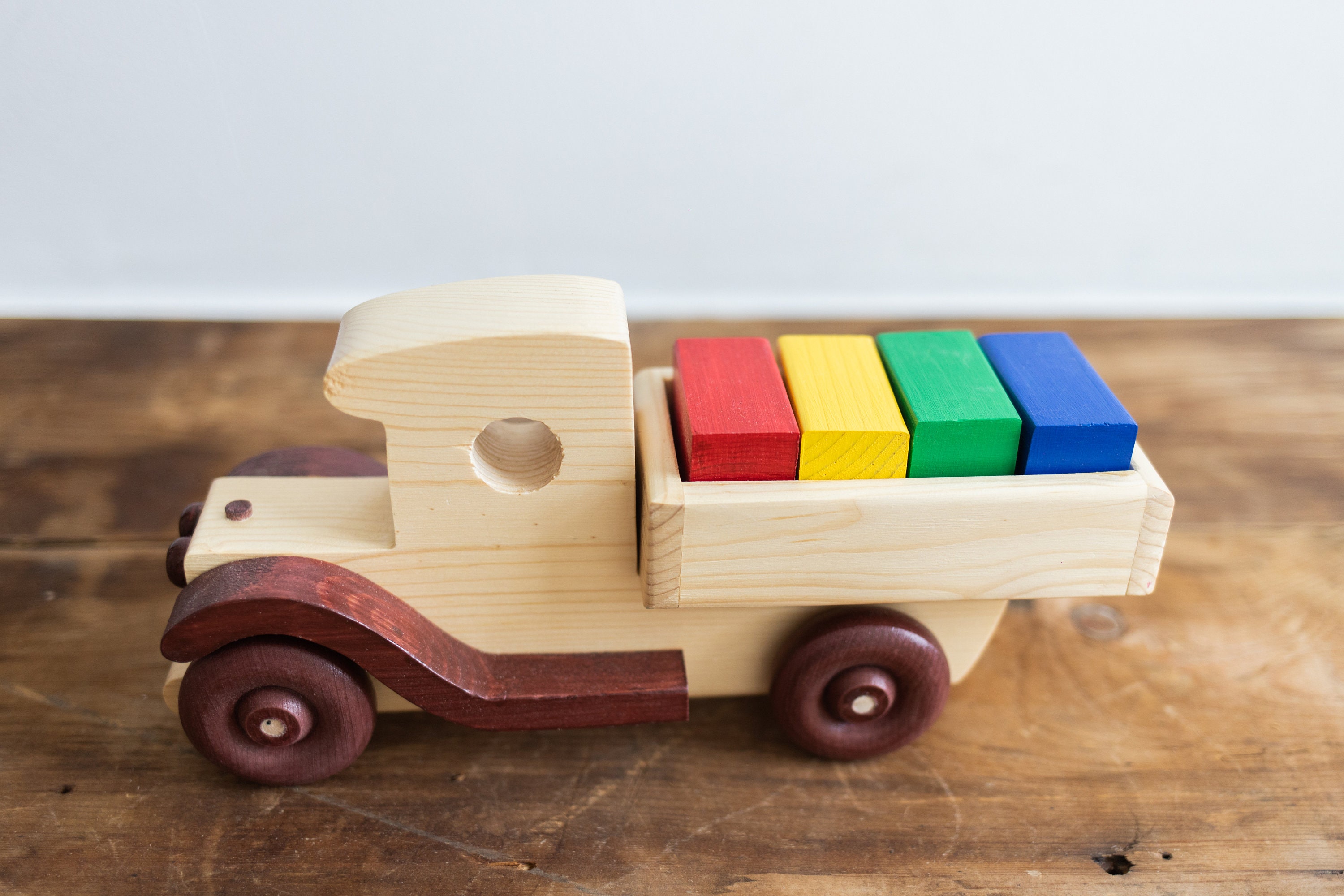Camión de madera con bloques Hecho en Canadá Juguete de madera