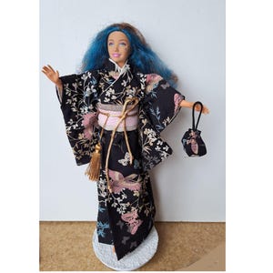 日本の着物 12インチ 女性人形 花柄 ブラックカラー 着物 浴衣 1/6スケール 人形 着物 花柄 人形用衣類