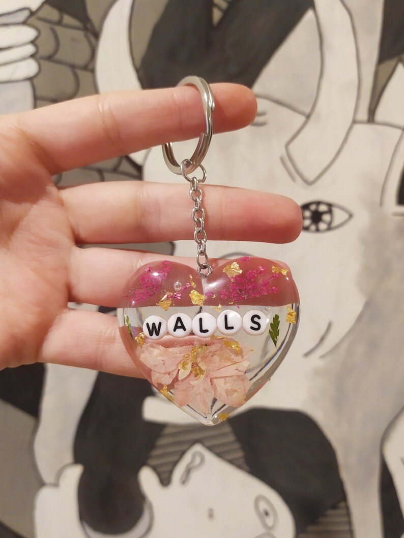 Custom keychains from Harry Styles and Louis Tomlinson resin with flowers and stainless steel ring