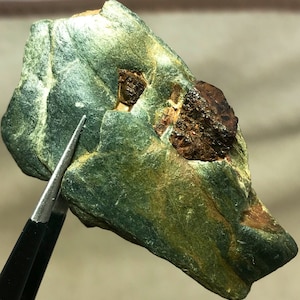 World Rare Unusual Terminated Scattered Red Garnet Crystals Combine Tourmaline Crystals Specimen for Collectors! 136 CT