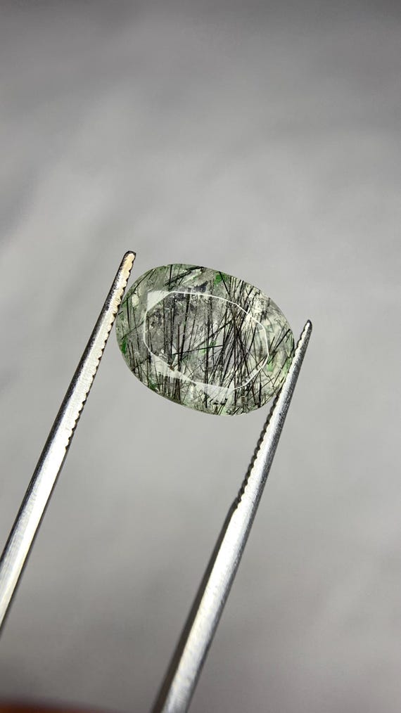 5.35カラット ブラックルチルクォーツ オーバルカット | パキスタン