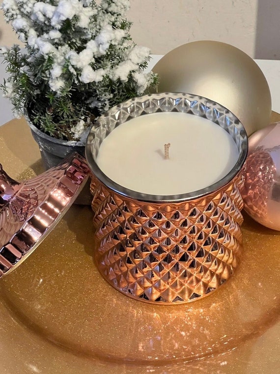 Large 1 wick Beautifully scented soy wax candles in multiple colours