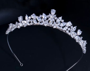 Exquisite Rhinestone Tiara Silver colour wedding Prom Hair Bridesmaid accessories Cubic Zirconia