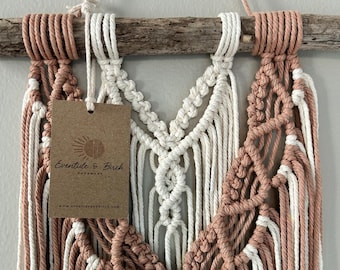 HOLLY Macramé Wall Hanging: Boho Fiber Art with Driftwood