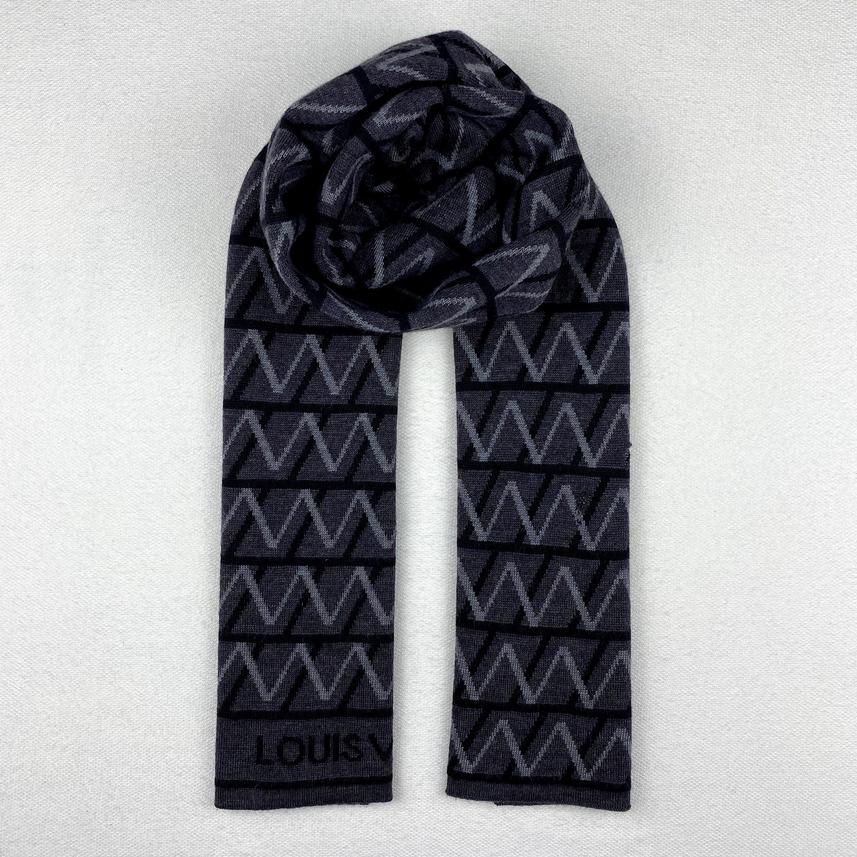Louis Vuitton Silk Love Bandana Scarf (SHF-21873) – LuxeDH