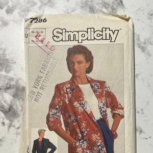 以下が含まれることがあります： シンプリシティの裁縫パターン番号7286は、花柄のロングスリーブブレザー用です。パターンはサイズ16-18-20と44-46-40です。パターンには「ニューヨークファブリックス、返品不可」と表示されています。