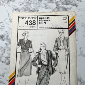80s Pocket Closure Skirt Pattern, High Waisted A-Line Knee Length Skirt Pattern with Pockets, Stretch & Sew 438, 30&quot;-46&quot; Hip, Uncut