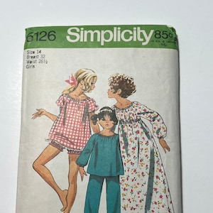 70年代の女児用パジャマとナイトガウンのパターン、2種類の長さの子供用パジャマのパターン、Simplicity 5126、サイズ14（胸囲32インチ、ウエスト26.5インチ）、カット