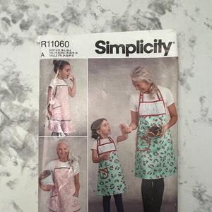Child&#39;s and Misses&#39; Aprons Pattern, Full Bib Tie Back Apron Pattern with Pockets for Adult and Child, Simplicity R11060, Size S-L/S-L, Uncut