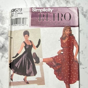 Puede incluir: Patrón de costura Simplicity Retro Costume Collection número 8629, talla D (4, 6, 8), EUR 30-34, FR 32-36. El patrón presenta dos vestidos para mujeres, uno negro y otro rojo con estampado floral blanco. El patrón está diseñado por Theresa LaQuey.