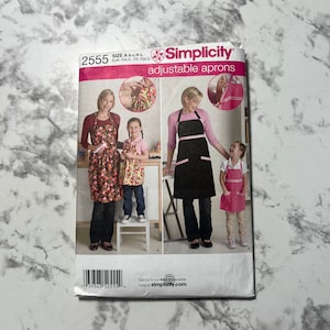 Adjustable Aprons Child&#39;s and Misses&#39; Aprons Pattern, Mommy and Me Bib Apron Pattern with Pockets, Simplicity 2555, Size A S-L/S-L, Cut