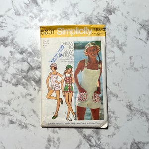 May include: A vintage Simplicity sewing pattern for a pair of overalls with pockets. The pattern is for sizes 10 to 20 and includes instructions on how to sew the pockets. The pattern is labeled "How to Sew Pattern" and includes a tissue lesson chart.