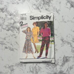 May include: Simplicity sewing pattern number 7514 for a 2-hour express collection. The pattern includes three different outfits: a long-sleeved top and skirt, a short-sleeved top and skirt, and a long-sleeved top and trousers. The outfits are all floral patterned.