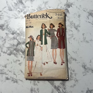 Puede incluir: Patrón de costura Butterick vintage 3443 con ilustraciones de diseños de moda femenina. El patrón incluye el texto "THE FASHION ONE", "SIZE 12" y "BUST 34". El patrón es solo para tejidos de punto de elasticidad moderada.