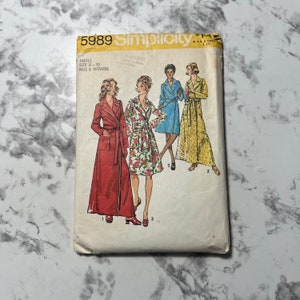 70s 2 Length Women&#39;s Robe Pattern, Ladies Robe with Tie Waist and Pockets Patterns,Front Wrap Robe,Simplicity 5989, Size Small (8-10), Uncut