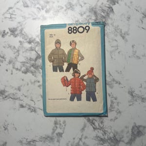 Chaqueta para niño de los años 70 con capucha desmontable o chaleco, abrigo acolchado con cremallera o chaleco, Simplicity 8809, talla 12 para niño, corte