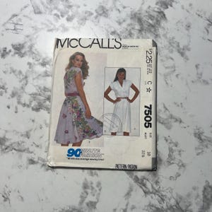 80s 90 Minute Fashion Misses&#39; and Junior Petite Dress Pattern, Easy Cap Sleeve V Neck Dress, McCall&#39;s 7505, Size 10, 32.5&quot; Bust, Uncut
