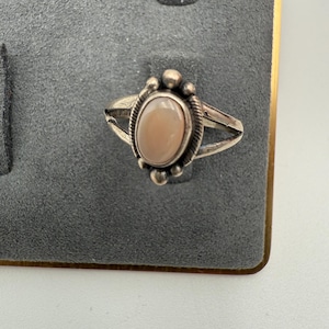 Vintage Navajo sterling silver mother of pearl ring size 6.75