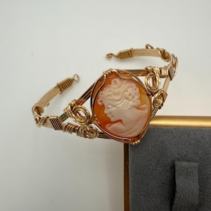 Vintage Muschel Kamee in gold filled Draht gewickelt Armband