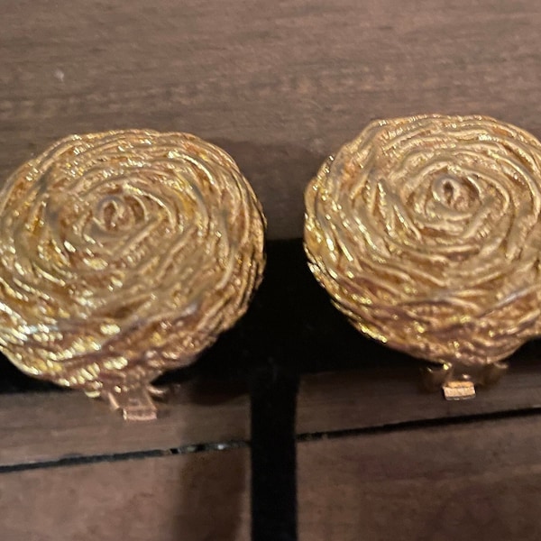 Vintage paolo gucci gold swirl earrings