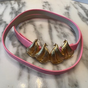 Vintage 1975 Mimi Di N pink leather belt with sail boats buckle