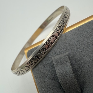Vintage sterling silver etched floral bangle bracelet