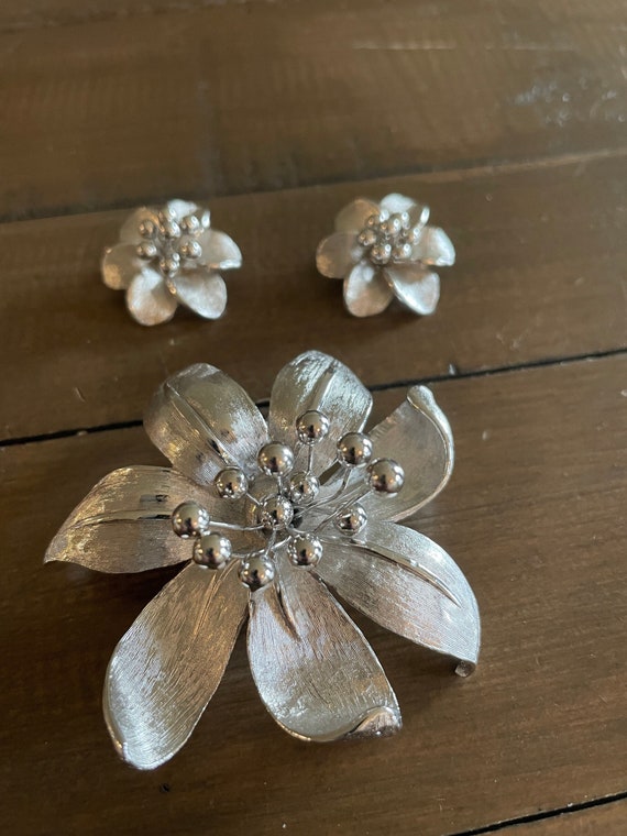 Vintage Pastelli flower brooch and earrings