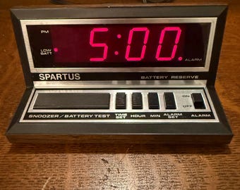 Vintage 1980s SPARTUS digital alarm clock with bright red display and battery back up. Model 1140, made in Hong Kong. Perfectly working!!!