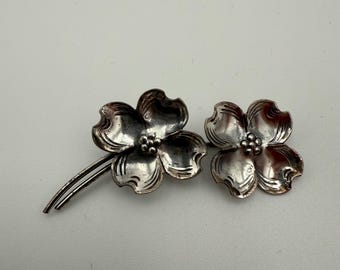 Broche vintage Michele em prata de lei com flores.