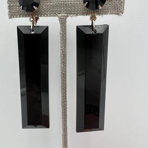 Vintage signed Vogue place faceted lucite dangle clip earrings