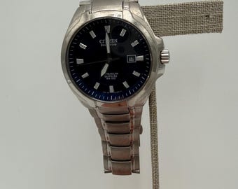 Vintage Citizen EcoDrive Titanium Sapphire WR 100 men’s wrist watch in running condition
