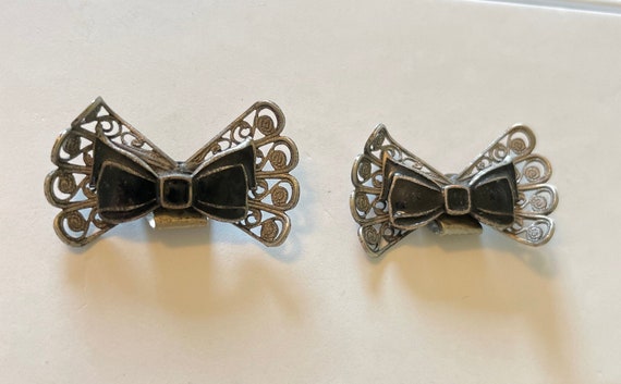 Vintage silver filigree and black enameled bow sh… - image 1