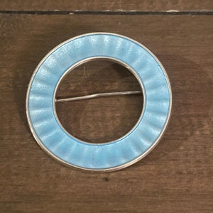 Vintage Einar Modahl sterling Norway blue guilloche circle brooch
