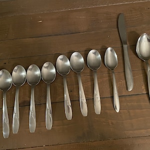 Vintage walco starburst teaspoons set of 8 plus additional mix pieces