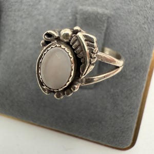 Vintage Navajo sterling silver mother of pearl ring size 5.25