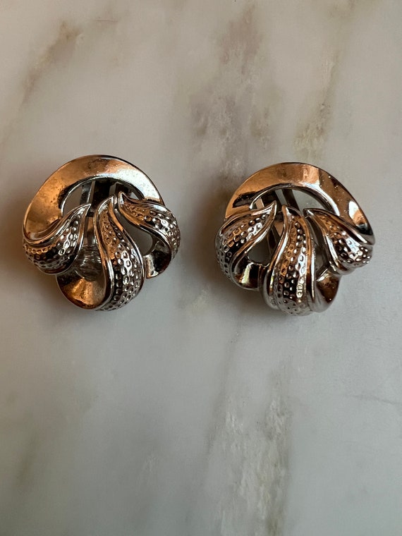 Vintage crown Trifari silver tone clip earrings - image 1