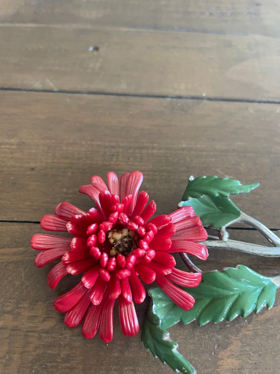 Vintage enamel flower brooch with red plastic flo… - image 4