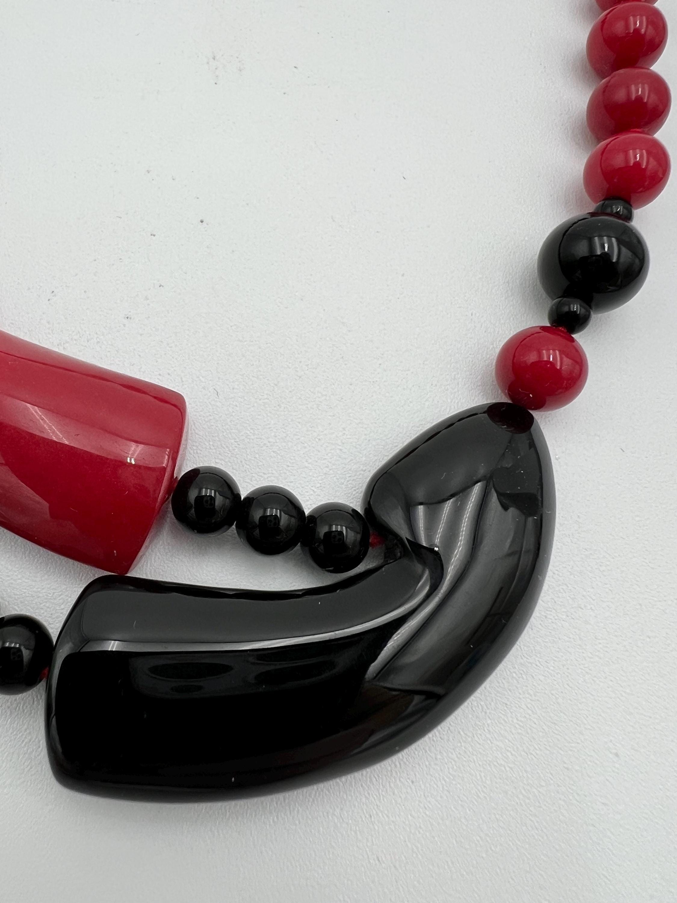 ヴィンテージの赤と黒のガラスビーズネックレスヴィンテージ - Etsy 日本
