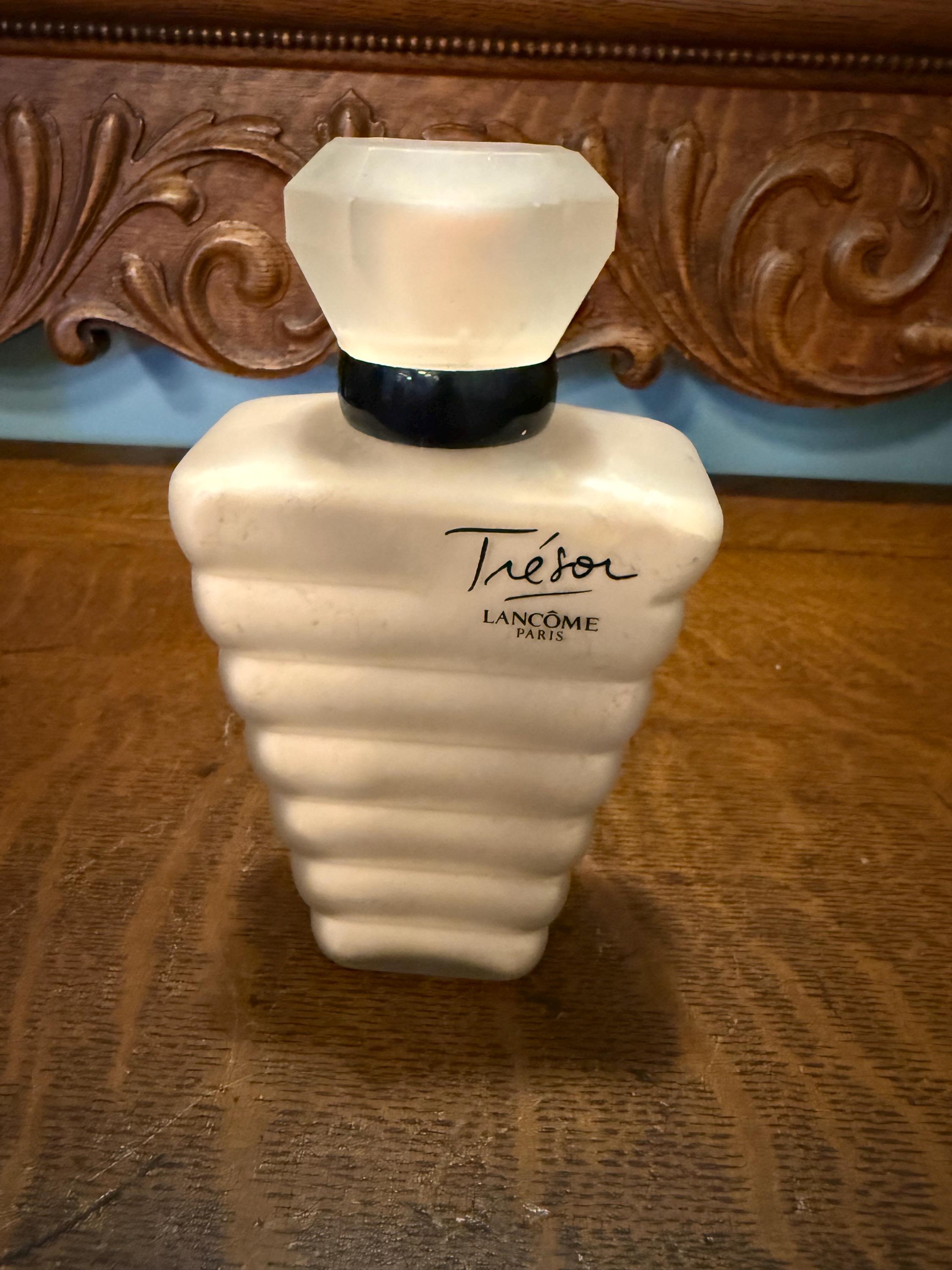 [V918] LANCOME Trésor Lancome Tresor Eau De Parfum Spray for Women, 1.0 fl. Oz. :