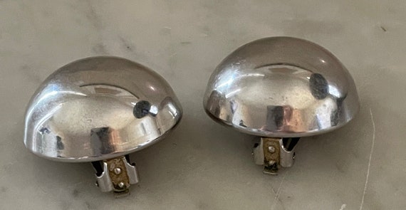 Vintage coro silver tone disc-button earrings - image 3