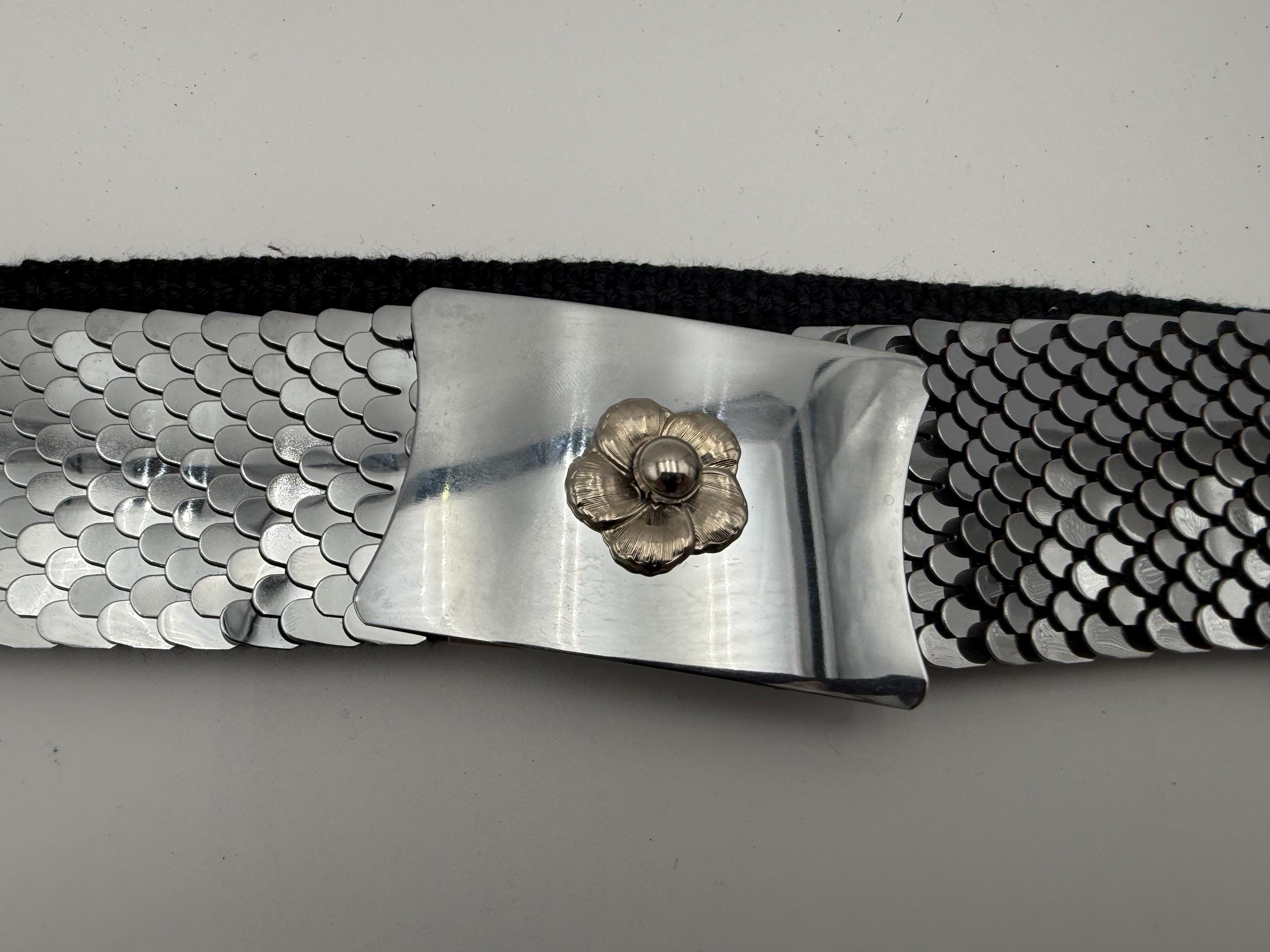 Vintage 1980s NOS Wide Silver Stretch Belt With Metal Flower  display picture 2