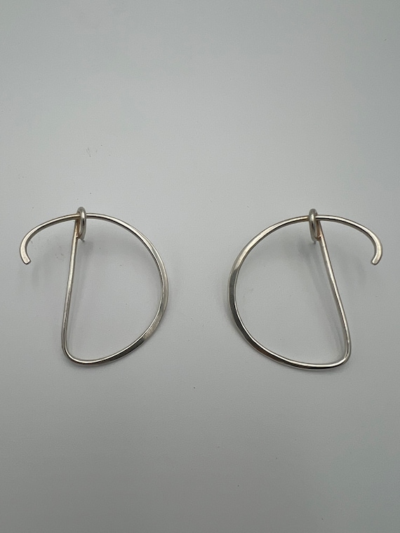 Vintage sterling silver D shaped hoop pierced earr