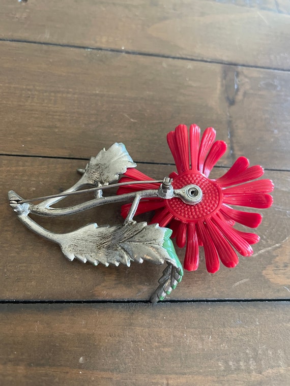 Vintage enamel flower brooch with red plastic flo… - image 3