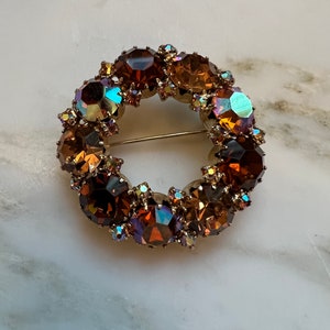 Vintage Weiss topaz and aurora borealis rhinestone wreath brooch