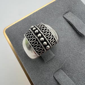 Vintage sterling silver ring with scrollwork and beads size 5.75Vintage