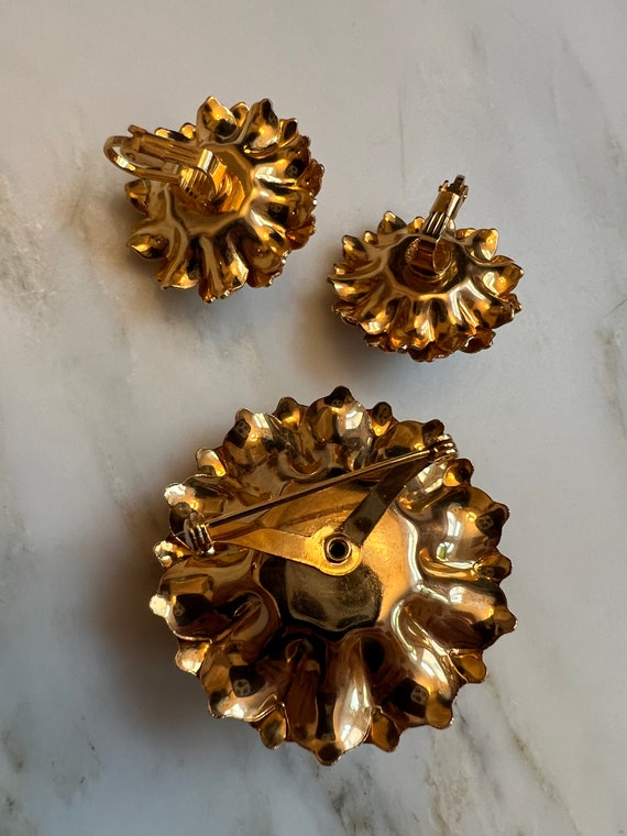 Gorgeous Vintage gold metal dahlia flower brooch … - image 4
